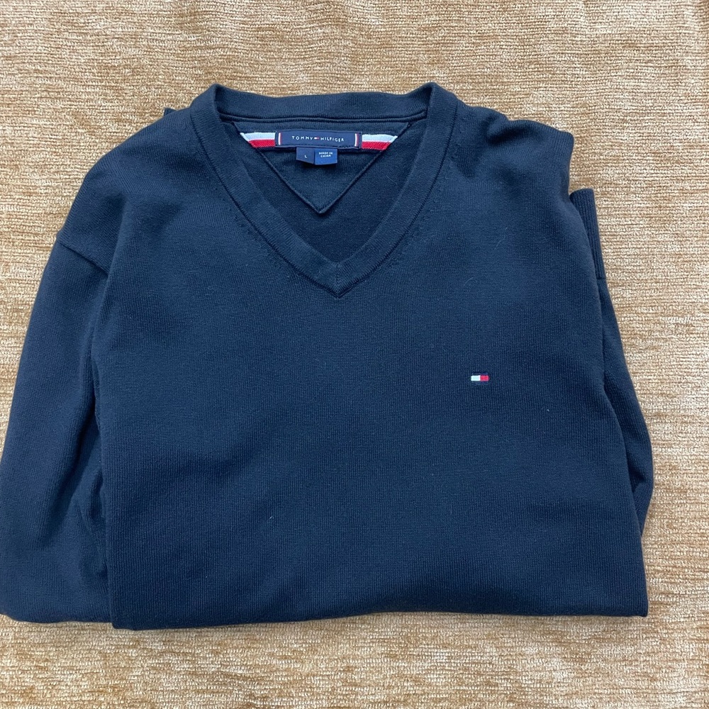 Tommy Hilfiger long sleeve, v neck, 100% cotton, men’s size large sweater